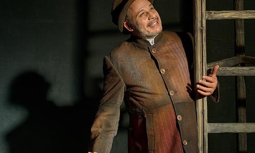 Hegedűs a háztetőn