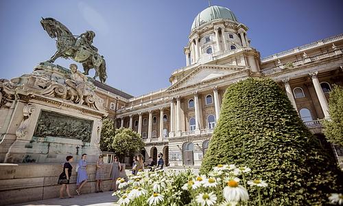 Mesterművek panorámával - Séta a Magyar Nemzeti Galéria történetéről a kupola látogatásával