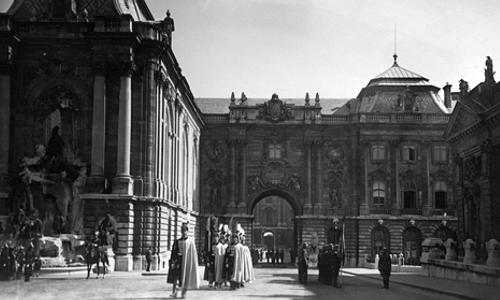 From Fortress to Palace - Buda Castle Walk