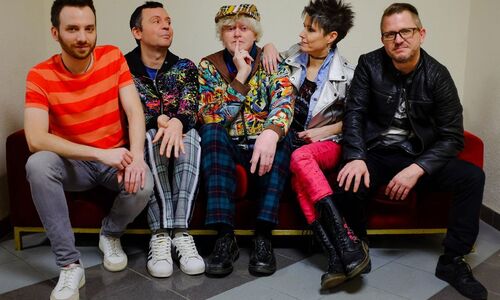 MÜLLER PÉTER SZIÁMI, BÉRCZESI RÓBERT ÉS A HIPERKARMA : CSILLAGTÚRA (lemezbemutató) // A38 HAJÓ