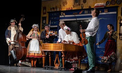 Háromszék Táncegyüttes - Világhírű Redever